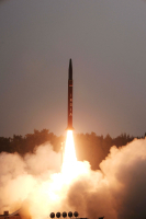 Agni-I_missile_launched_on_1_December_2011.jpg